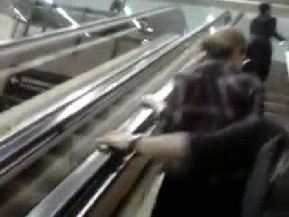 Demi Lovato No Aeroporto - Brasil 18.04.2012 (780) - Demi No Aeroporto - Brasil 18 04 2012 Part oo1