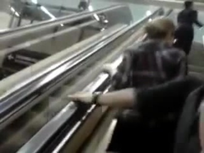 Demi Lovato No Aeroporto - Brasil 18.04.2012 (781) - Demi No Aeroporto - Brasil 18 04 2012 Part oo1