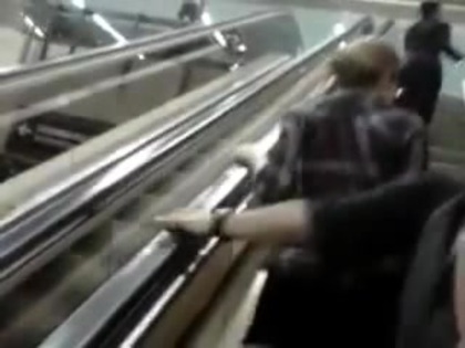 Demi Lovato No Aeroporto - Brasil 18.04.2012 (782) - Demi No Aeroporto - Brasil 18 04 2012 Part oo1