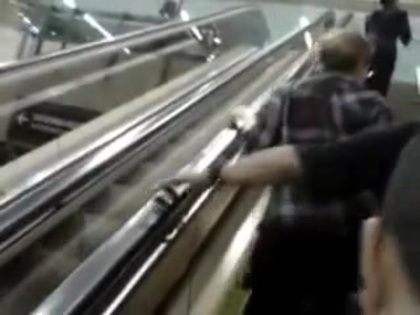 Demi Lovato No Aeroporto - Brasil 18.04.2012 (789) - Demi No Aeroporto - Brasil 18 04 2012 Part oo1