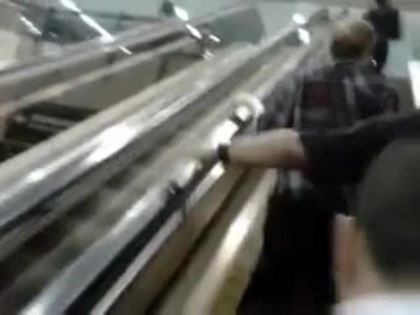 Demi Lovato No Aeroporto - Brasil 18.04.2012 (794) - Demi No Aeroporto - Brasil 18 04 2012 Part oo1