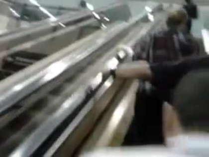 Demi Lovato No Aeroporto - Brasil 18.04.2012 (795) - Demi No Aeroporto - Brasil 18 04 2012 Part oo1