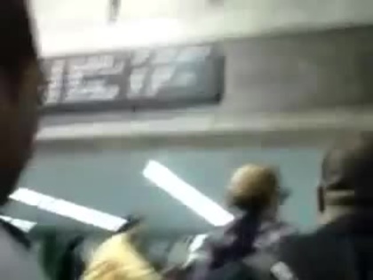 Demi Lovato No Aeroporto - Brasil 18.04.2012 (943)