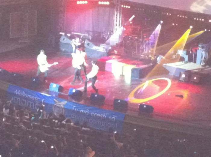 425716_168834929902869_100003290904608_233632_650540344_n - Concert Lala Love