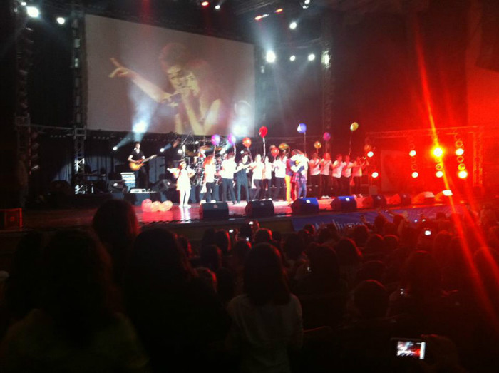 427456_345671935476156_227253193984698_972035_1521895987_n - Concert Lala Love