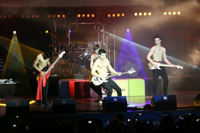 lala-band-a-ridicat-sala-palatului-in-picioare-in-cadrul-concertului-exploziv-lala-love_1 - Concert Lala Love