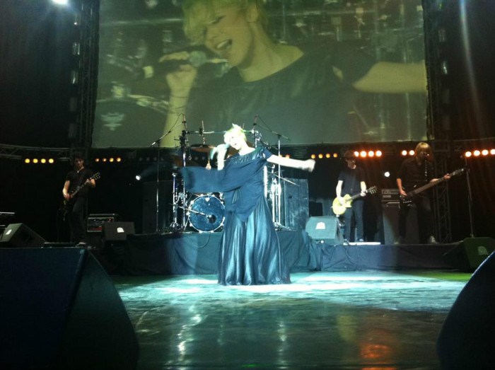 417317_345674428809240_227253193984698_972038_9417191_n - Concert Lala Love