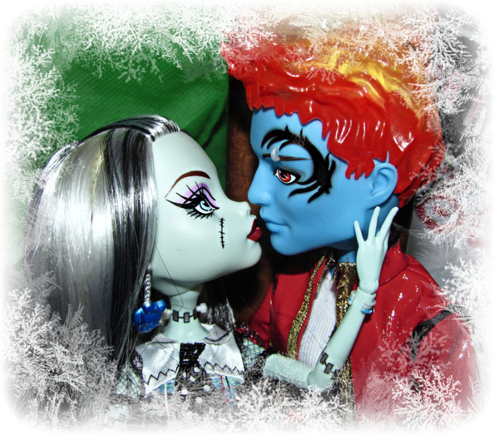 frankie_and_holt_2_by_thefreakintiffness-d3b2ydj - monster high
