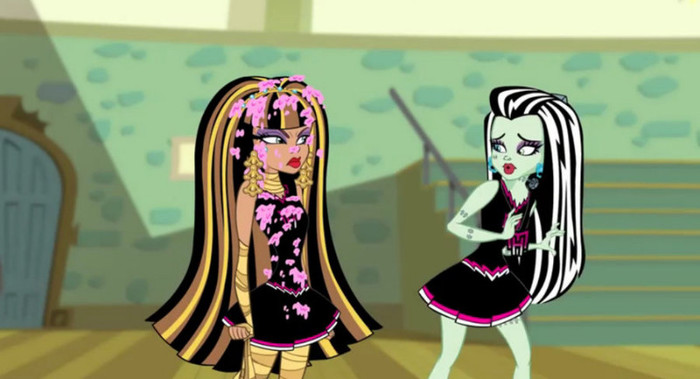 ooops_by_defraggler-d3ixxl1 - monster high