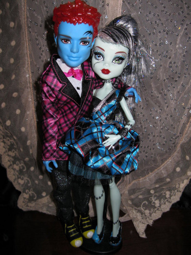 party_in_plaid_by_djmirnum-d4l0ez6