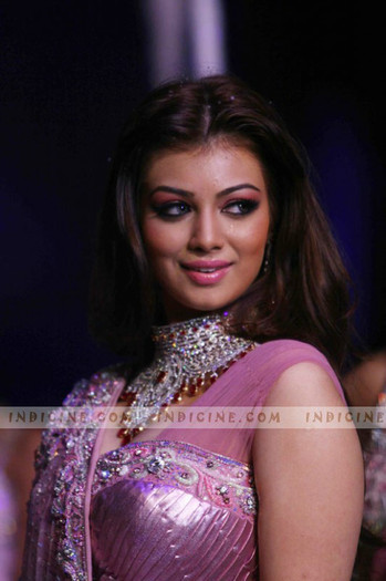 45195-3-large - Ayesha Takia