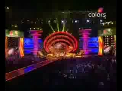 00_01_24 - Sara Khan Dance Perfomance on Bigg Boss Grand Finale