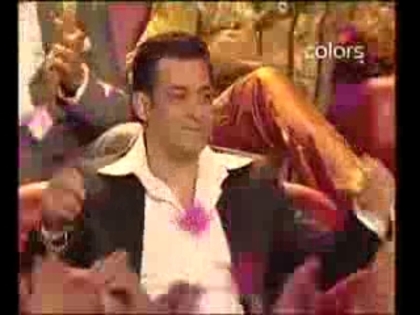 00_01_30 - Sara Khan Dance Perfomance on Bigg Boss Grand Finale