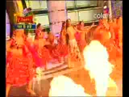 00_02_35 - Sara Khan Dance Perfomance on Bigg Boss Grand Finale