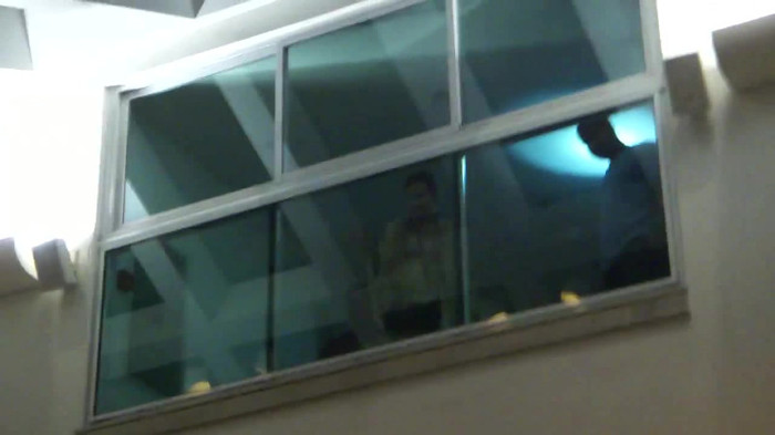 Demi  -  Sheraton Barra (120) - Demi - She Welcomes Fans From Hotel Balcony