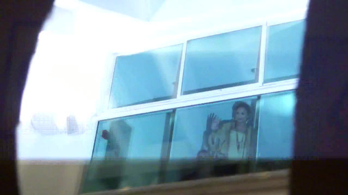 Demi  -  Sheraton Barra (335) - Demi - She Welcomes Fans From Hotel Balcony