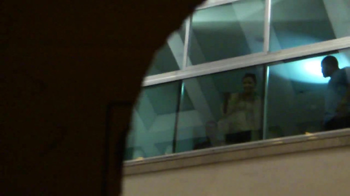 Demi  -  Sheraton Barra (416) - Demi - She Welcomes Fans From Hotel Balcony