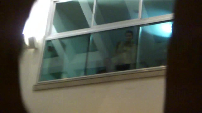 Demi  -  Sheraton Barra (424) - Demi - She Welcomes Fans From Hotel Balcony