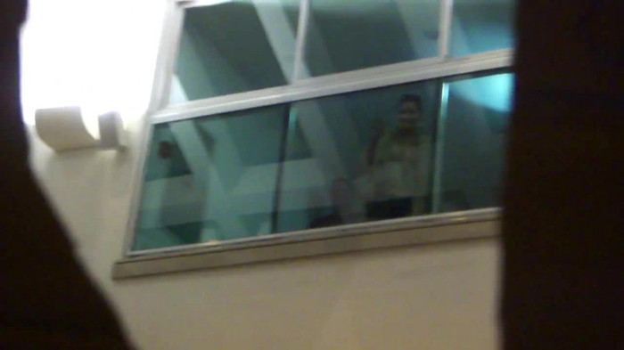 Demi  -  Sheraton Barra (428) - Demi - She Welcomes Fans From Hotel Balcony