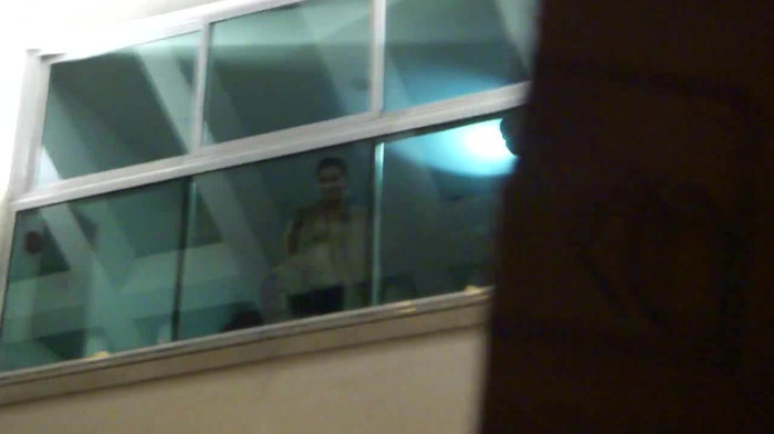 Demi  -  Sheraton Barra (477) - Demi - She Welcomes Fans From Hotel Balcony
