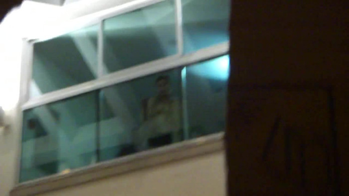 Demi  -  Sheraton Barra (486) - Demi - She Welcomes Fans From Hotel Balcony