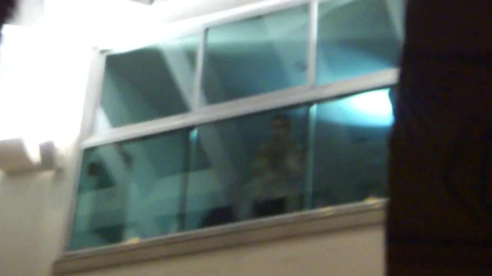 Demi  -  Sheraton Barra (511) - Demi - She Welcomes Fans From Hotel Balcony Part oo1