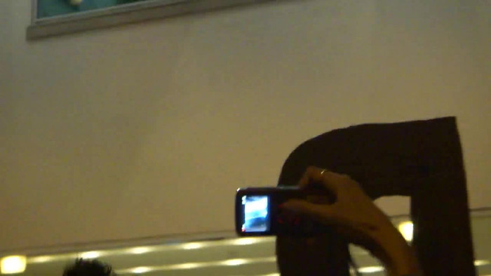 Demi  -  Sheraton Barra (1428) - Demi - She Welcomes Fans From Hotel Balcony Part oo2