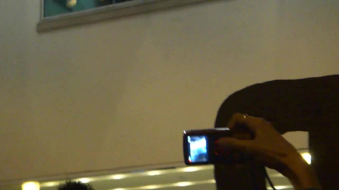 Demi  -  Sheraton Barra (1432) - Demi - She Welcomes Fans From Hotel Balcony Part oo2