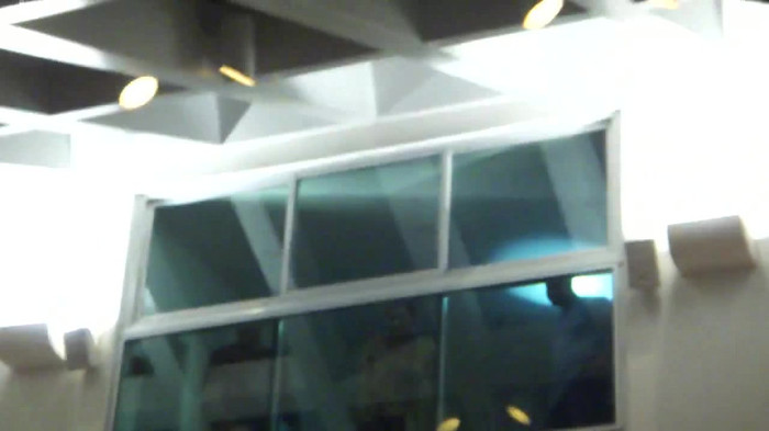 Demi  -  Sheraton Barra (1453) - Demi - She Welcomes Fans From Hotel Balcony Part oo2