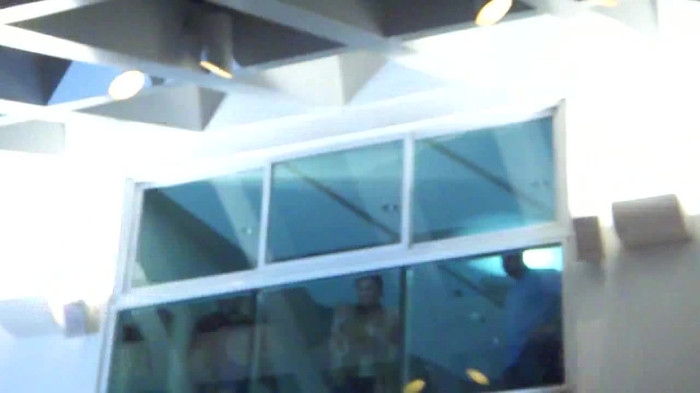 Demi  -  Sheraton Barra (1454) - Demi - She Welcomes Fans From Hotel Balcony Part oo2