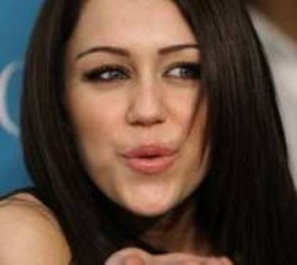 bv demii.. urmatoarea este vanessa