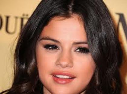 Sa fii normala,inseamna sa stii sa te distrezi,sa stii ce inseamna un prieten si cum sa-l pretuiesti