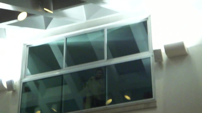 Demi  -  Sheraton Barra (1731) - Demi - She Welcomes Fans From Hotel Balcony Part oo3