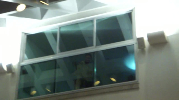 Demi  -  Sheraton Barra (1739) - Demi - She Welcomes Fans From Hotel Balcony Part oo3