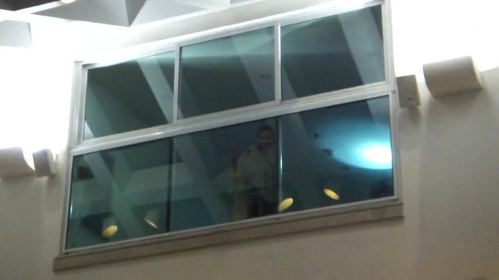 Demi  -  Sheraton Barra (1770) - Demi - She Welcomes Fans From Hotel Balcony Part oo3