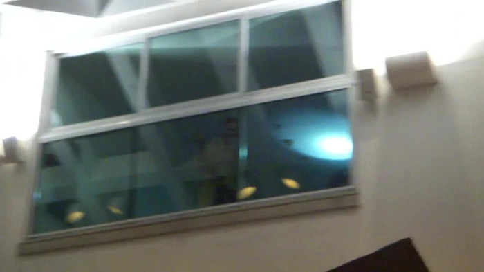 Demi  -  Sheraton Barra (1775) - Demi - She Welcomes Fans From Hotel Balcony Part oo3