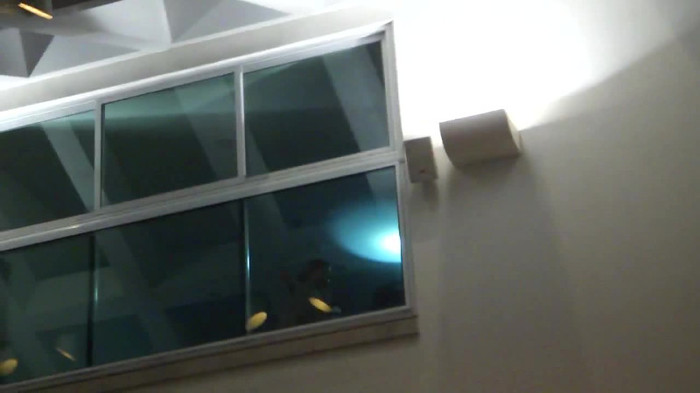 Demi  -  Sheraton Barra (1868) - Demi - She Welcomes Fans From Hotel Balcony Part oo3