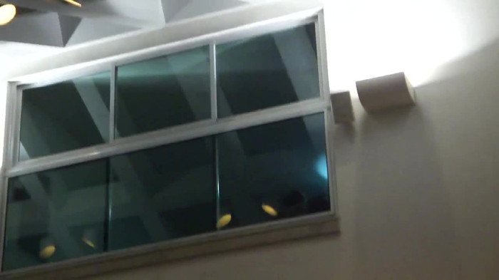 Demi  -  Sheraton Barra (1894) - Demi - She Welcomes Fans From Hotel Balcony Part oo3