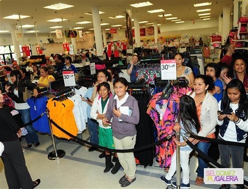 003%7E190 - 24 04 2012 Selena visiting the Kmart store LA