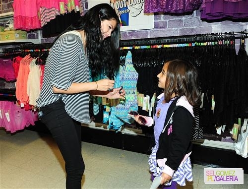 038%7E45 - 24 04 2012 Selena visiting the Kmart store LA