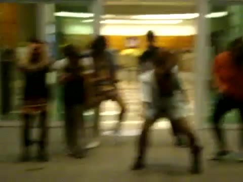 Demi Dançando Na Porta Do Hotel RJ 017