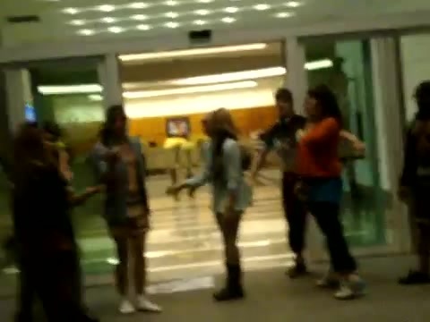 Demi Dançando Na Porta Do Hotel RJ 288