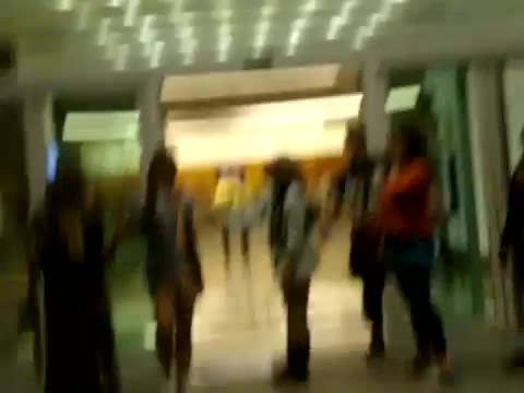 Demi Dançando Na Porta Do Hotel RJ 292