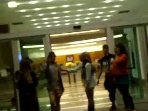 Demi Dançando Na Porta Do Hotel RJ 296