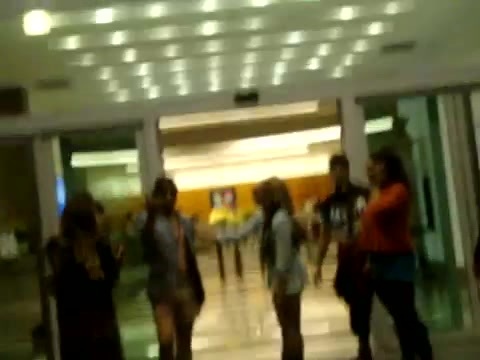 Demi Dançando Na Porta Do Hotel RJ 298