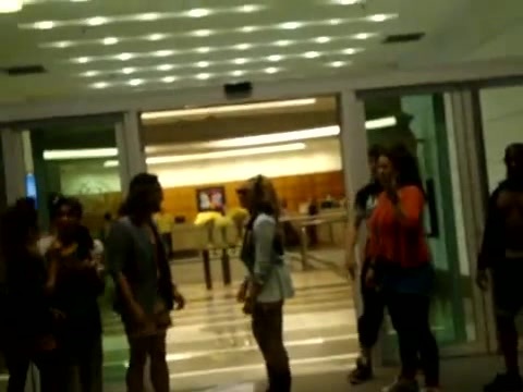 Demi Dançando Na Porta Do Hotel RJ 319