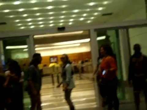 Demi Dançando Na Porta Do Hotel RJ 331