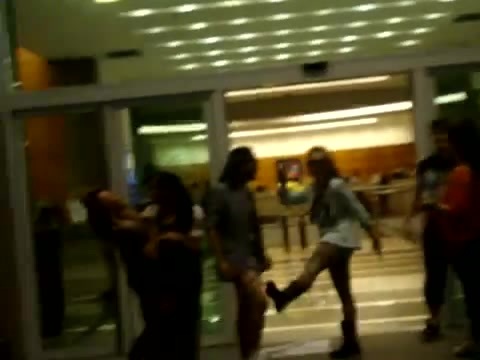 Demi Dançando Na Porta Do Hotel RJ 347