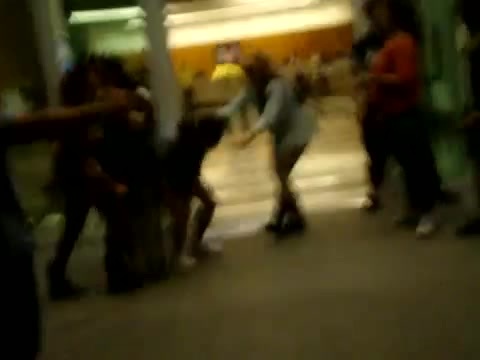 Demi Dançando Na Porta Do Hotel RJ 373