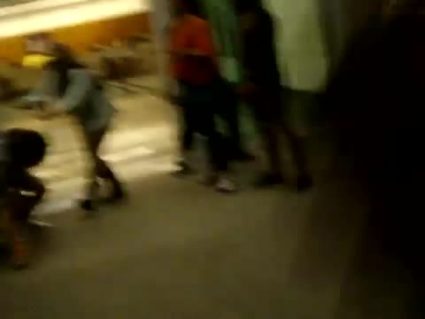 Demi Dançando Na Porta Do Hotel RJ 381